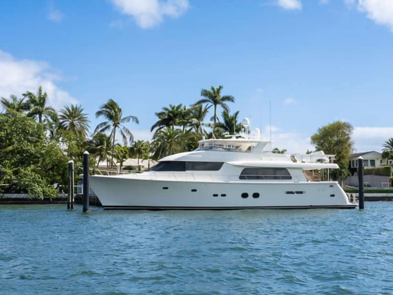 Hire Luxury Yacht Pacific Mariner with a boat licence