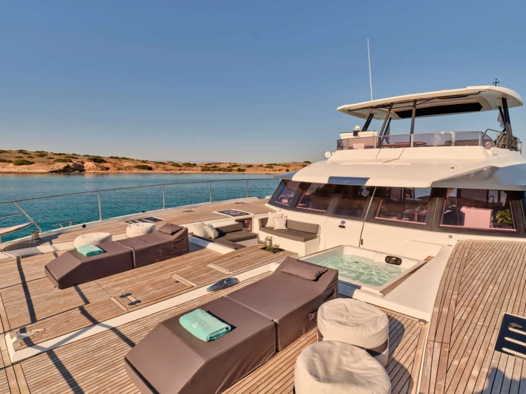 Hire Luxury Yacht Fountaine Pajot with a boat licence