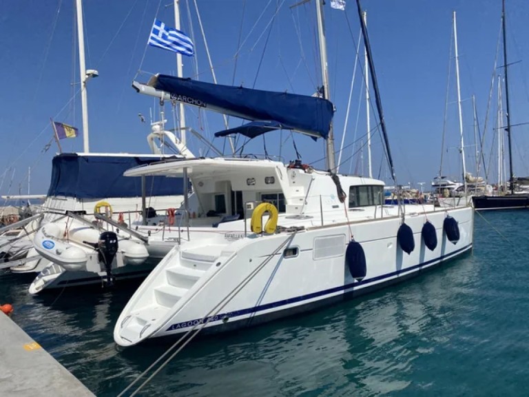 Hire Catamaran Lagoon with a boat licence