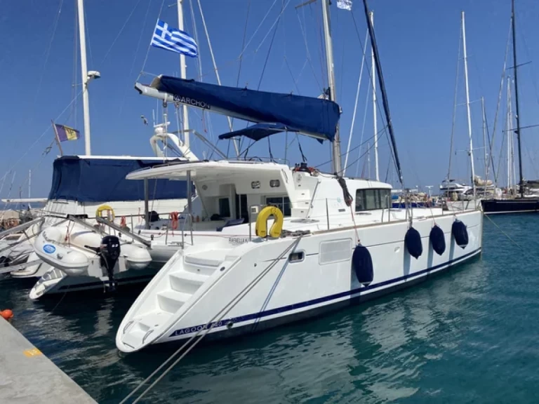 Hire Catamaran Lagoon with a boat licence