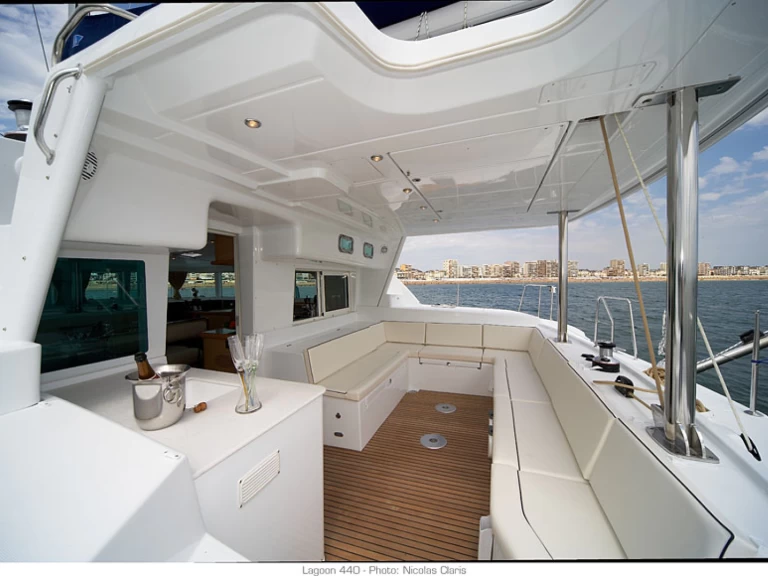 Catamaran to hire Préveza at the best price