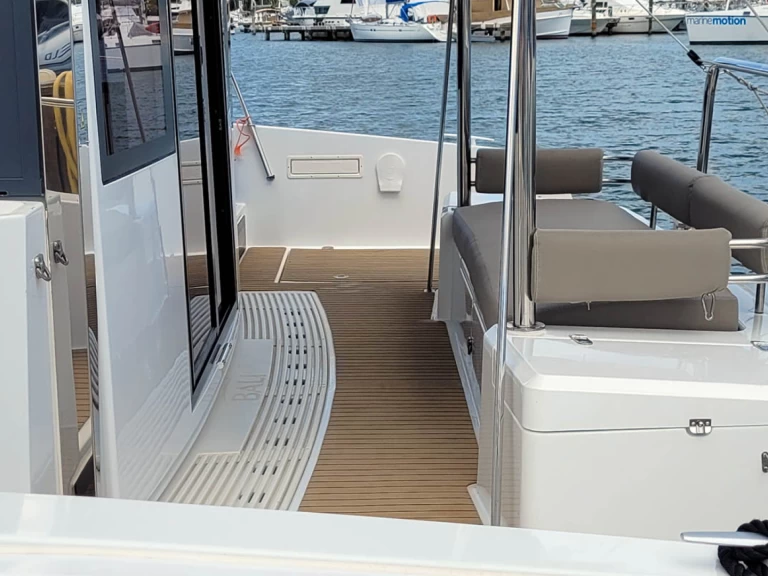 Catamaran to hire Marsh Harbour at the best price