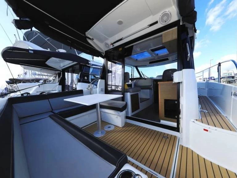 Motorboat hire in Biograd na Moru - Jeanneau Merry Fisher 895