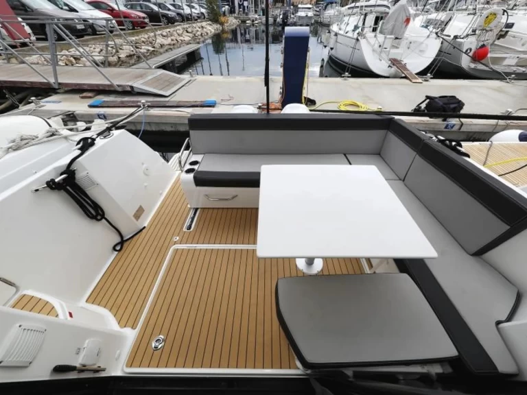 Charter a Jeanneau Merry Fisher 895 in Biograd na Moru on Samboat