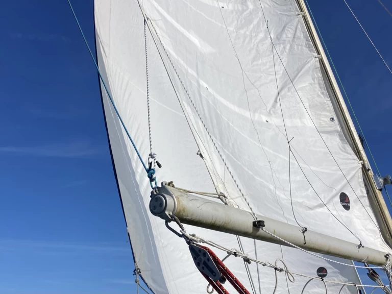 Hire Sailboat with or without skipper Contest Port de Sainte-Marine