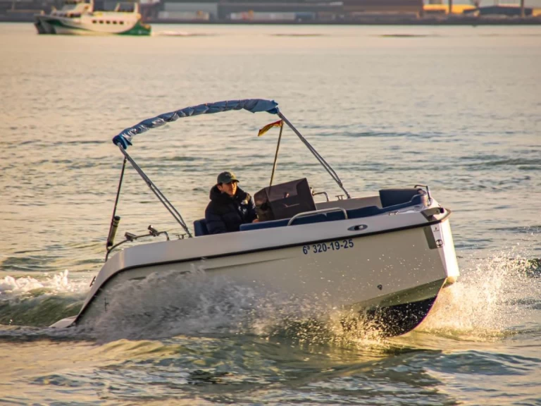 Charter a Bey Yacht Bey 18 in El Puerto de Santa María on Samboat