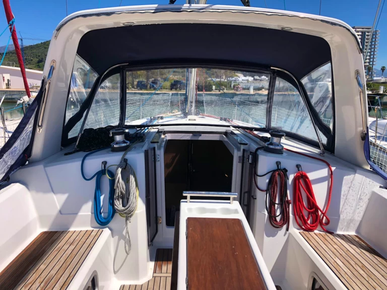 Hire a Bénéteau Oceanis 38 Salerno