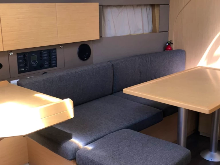 Hire Sailboat with or without skipper Bénéteau Salerno