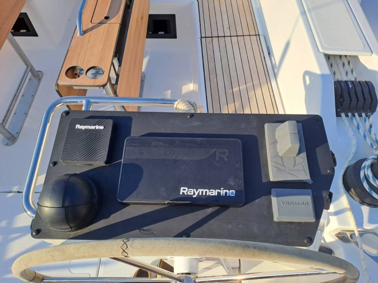 Hire Sailboat Bavaria with a boat licence