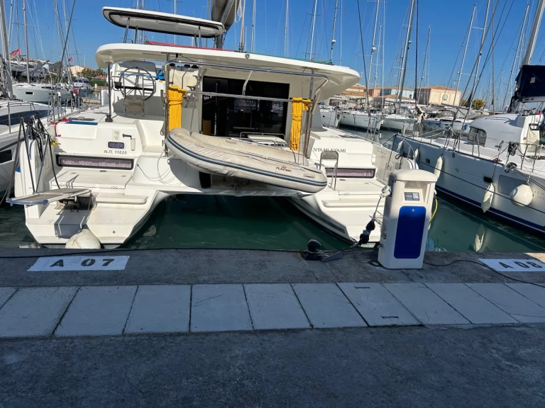 Hire a Lagoon Lagoon 42 Lefkáda