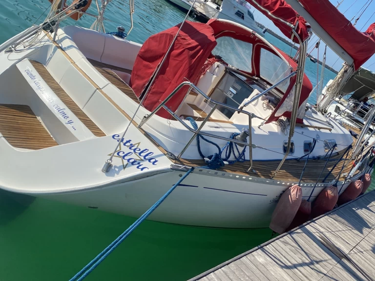 Charter a Dufour Dufour 35 Classic in Bari on Samboat