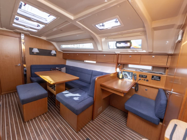 Hire a Bavaria Bavaria 41 Cruiser Kalkara