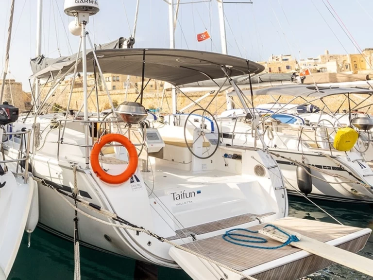 Charter a Bavaria Bavaria 46 Cruiser in Il-Kalkara on Samboat