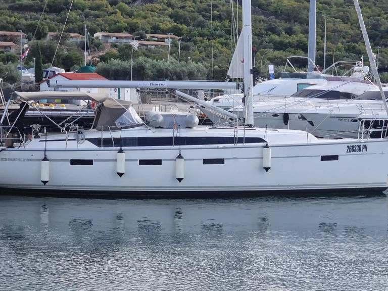 Charter a Bavaria Cruiser 41 in Punat on Samboat