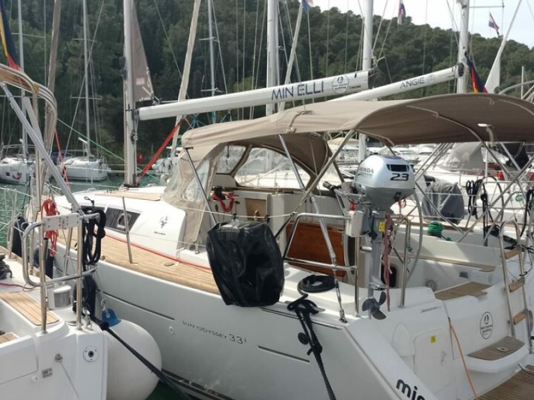 Hire Sailboat with or without skipper Jeanneau Gouvia