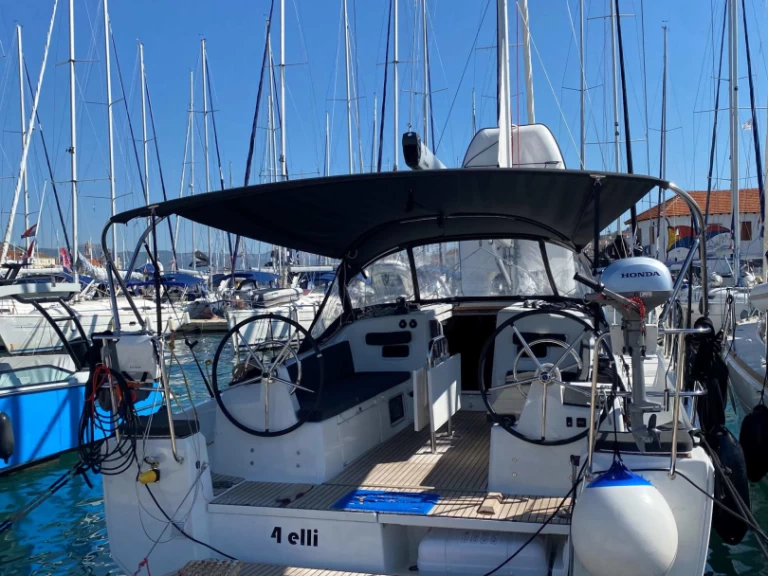 Yacht charter Palma de Mallorca - Jeanneau Sun Odyssey 380 on SamBoat