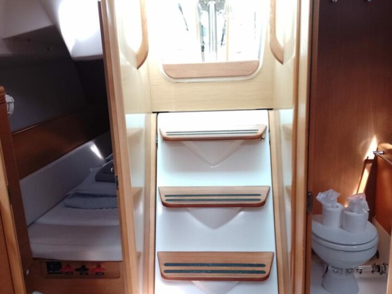 Sailboat hire in Gouvia - Jeanneau Sun Odyssey 33i