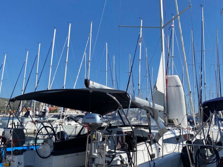 Hire Sailboat with or without skipper Jeanneau Palma de Mallorca