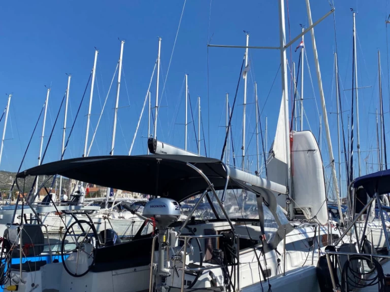 Hire Sailboat with or without skipper Jeanneau Palma de Mallorca