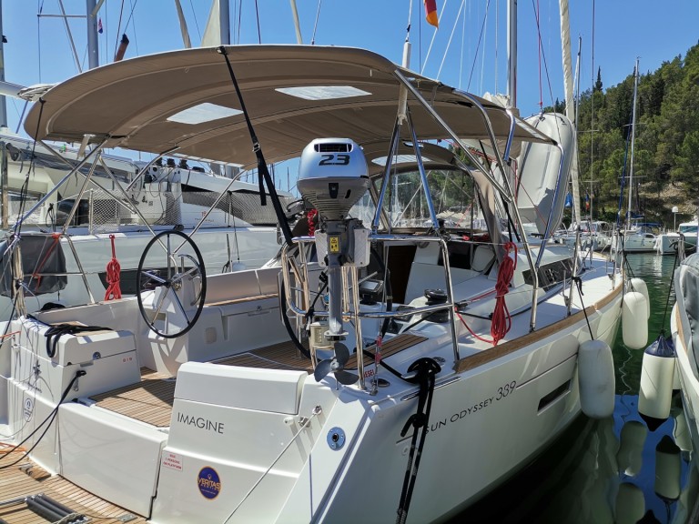 Charter a Jeanneau Sun Odyssey 389 in Gouvia on Samboat