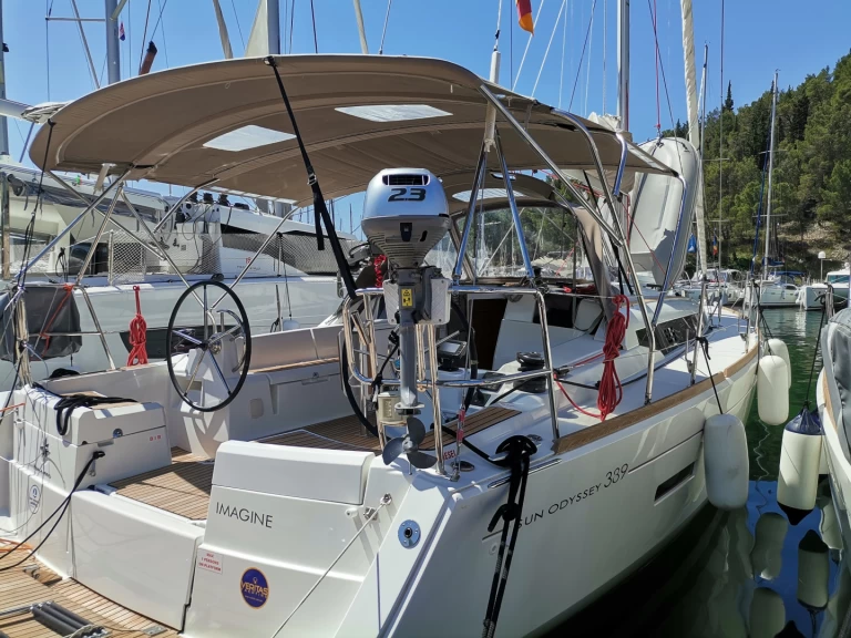 Charter a Jeanneau Sun Odyssey 389 in Gouvia on Samboat