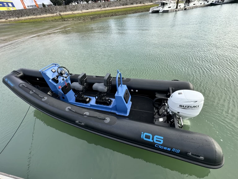 3D Tender IQ6 charter bareboat or skippered in  La Rochelle