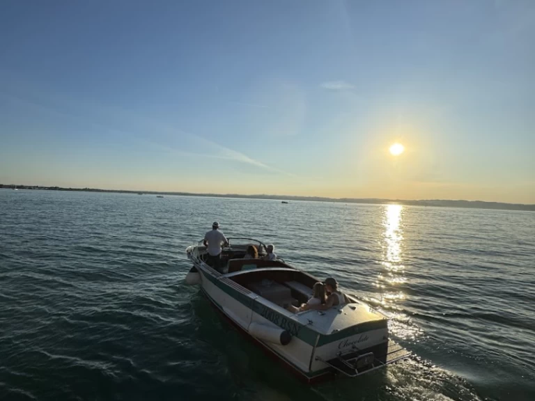 Hire Motorboat cantiere archetti with a boat licence