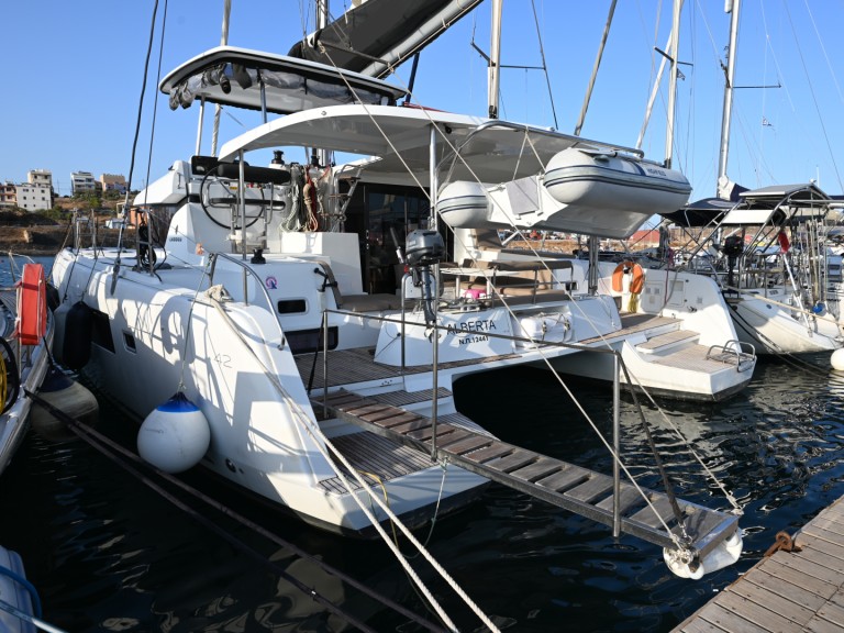 Hire Catamaran Lagoon with a boat licence
