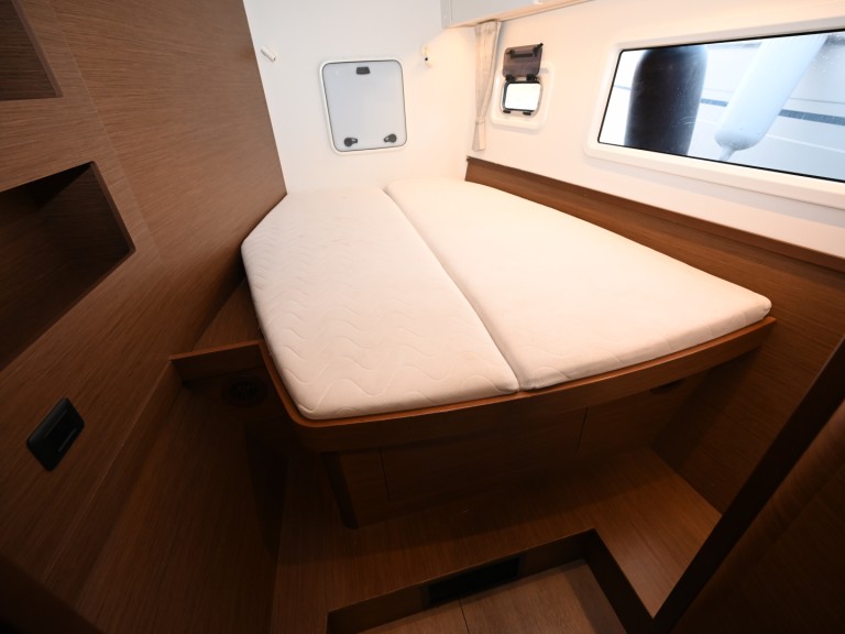 Catamaran to hire Lefkáda at the best price