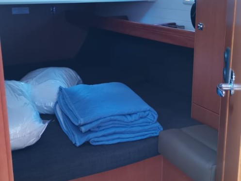 Hire Sailboat Bavaria with a boat licence