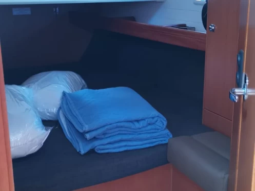 Hire Sailboat Bavaria with a boat licence