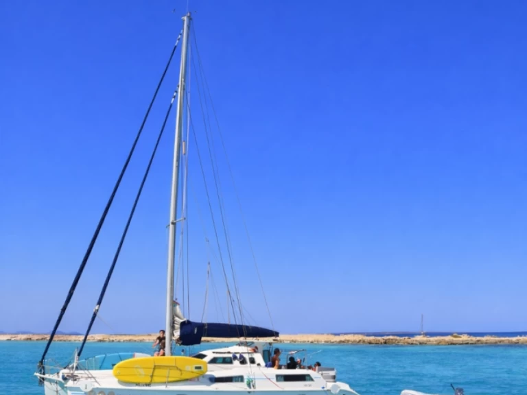 Yacht hire Porroig cheap Edel Cat 36