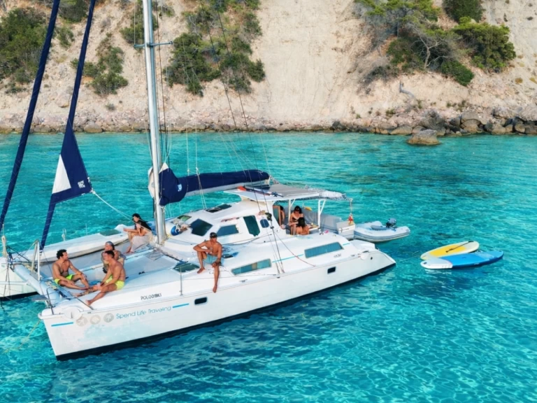 Hire Catamaran Edel with a boat licence
