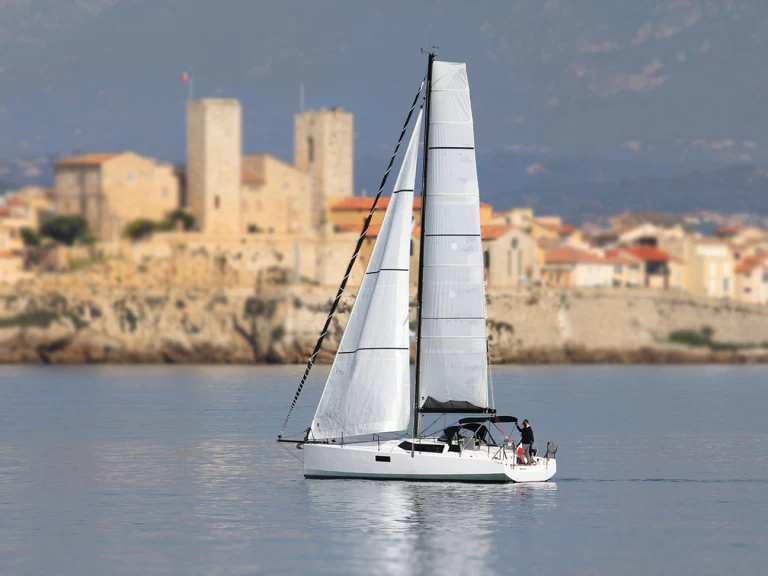 Sailboat hire in Antibes - Pogo Structures Pogo 36