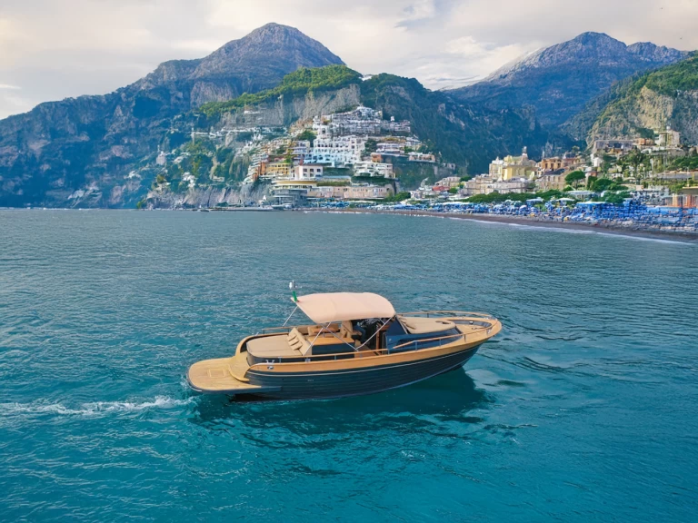 Motorboat hire in Positano - Nautica Esposito Positano 32 Open