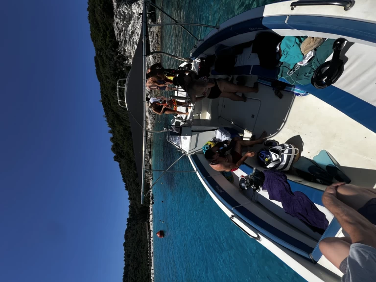 Charter a Mercan 32 excursion  in Vráchos on Samboat