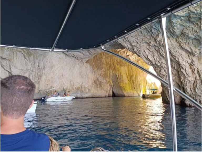 Hire Motorboat Mercan with a boat licence