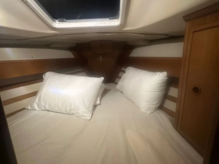 Hire a Dromor Apollo 12 Athens