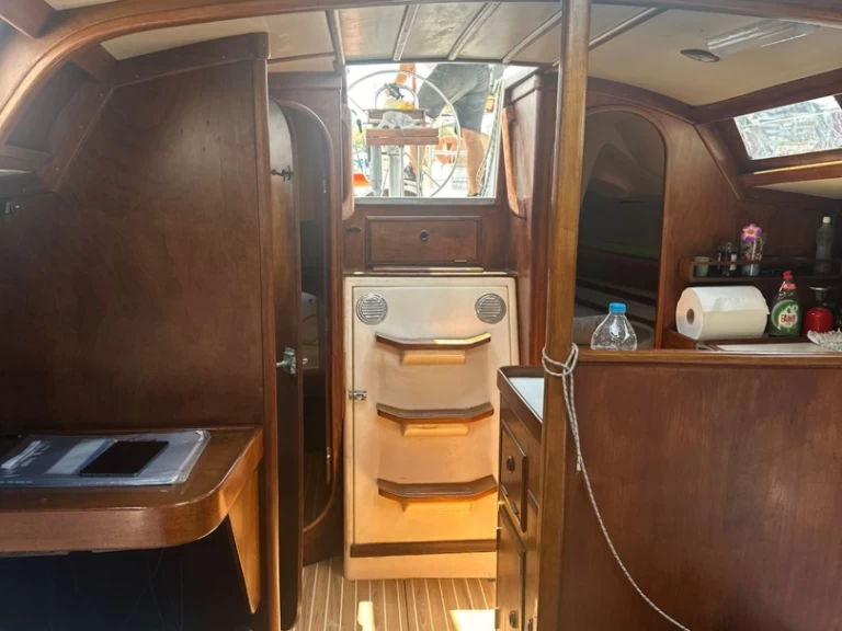 Hire a Dromor Apollo 12 Athens
