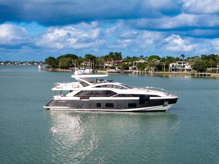 Hire Luxury Yacht with or without skipper Azimut Coconut Grove