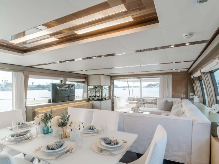 Yacht hire New England cheap SOL SHINE 