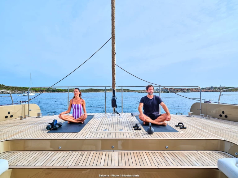 Hire Luxury Yacht Moon Yacht with a boat licence