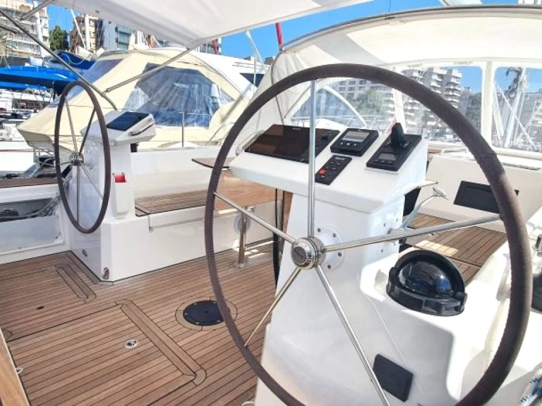 Yacht charter Cala d'Or - Bavaria Bavaria C45 on SamBoat