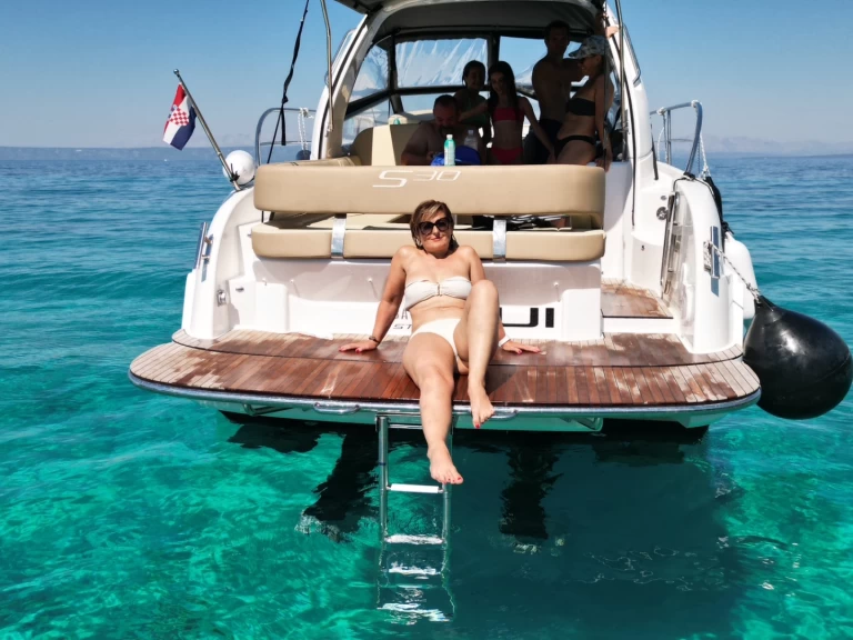 Charter a Bavaria Bavaria S30 in Biograd na Moru on Samboat