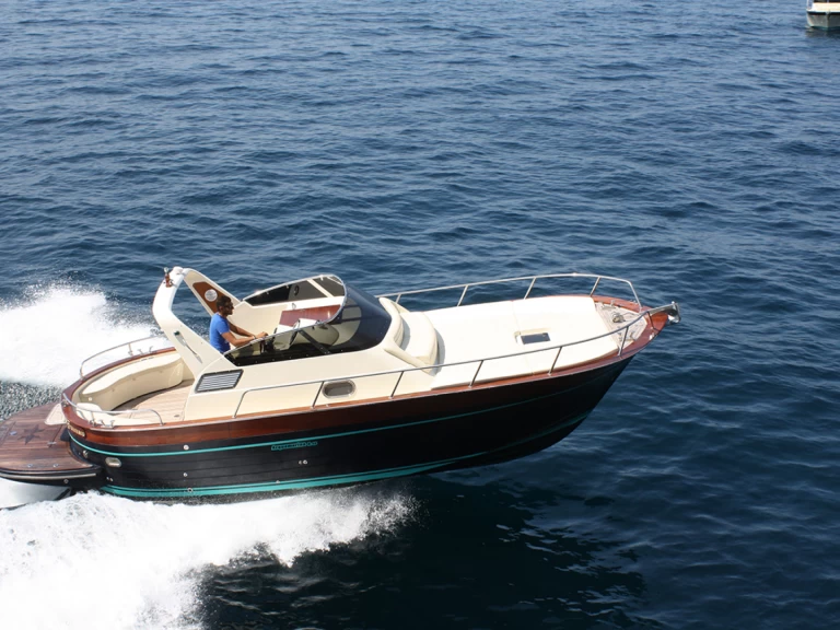 Motorboat to hire Positano at the best price