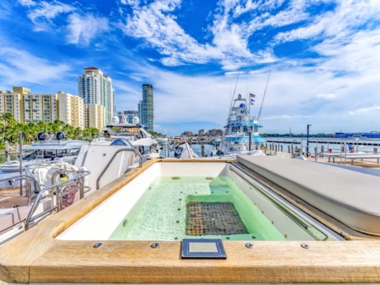 Hire Luxury Yacht with or without skipper Princess South Miami Beach