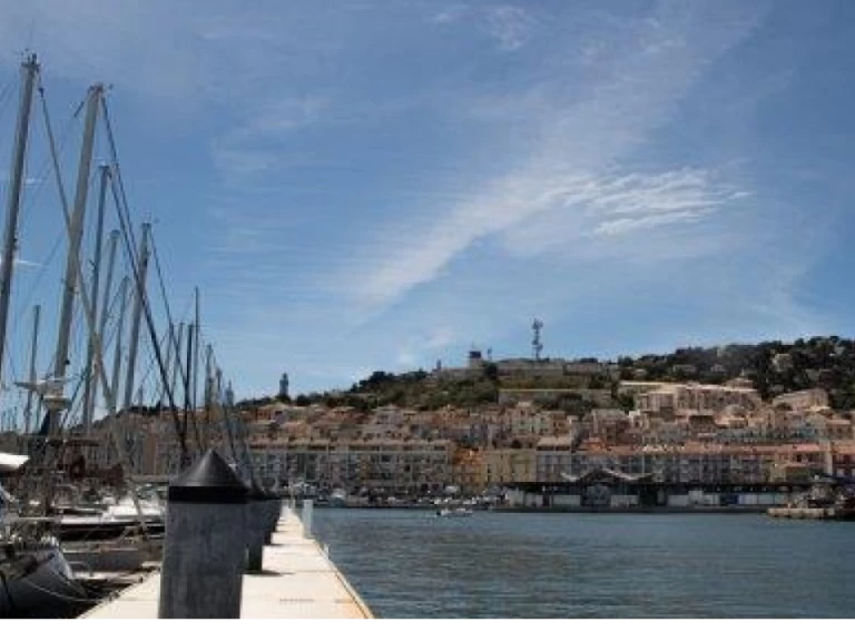 Hire Catamaran Lagoon with a boat licence