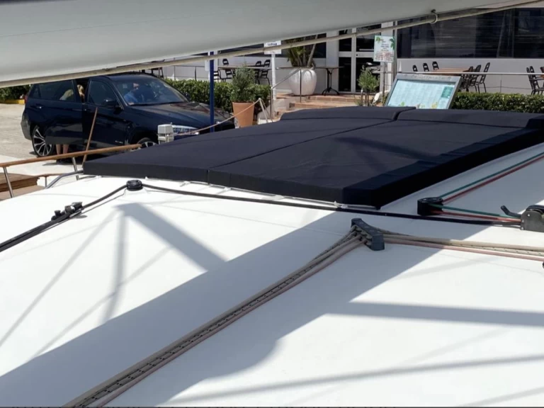 Catamaran hire in Ibiza Magna - Lagoon Lagoon 400 S2