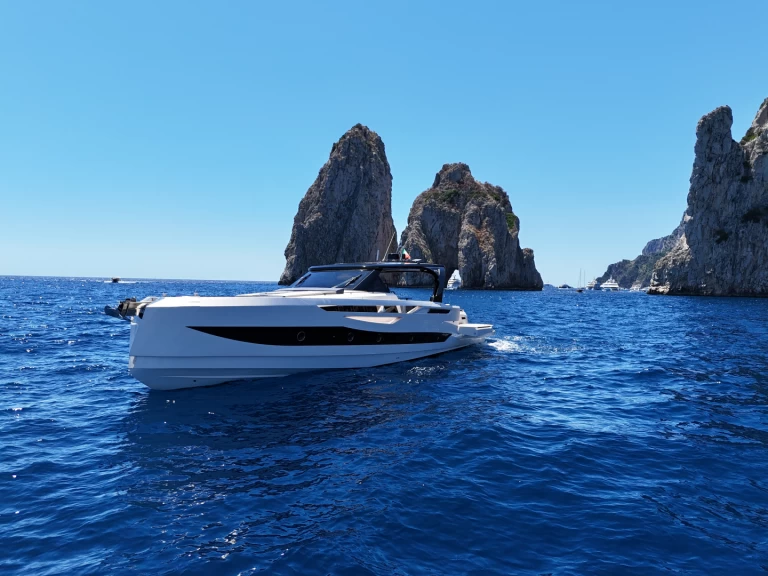 Motorboat to hire Sorrento at the best price