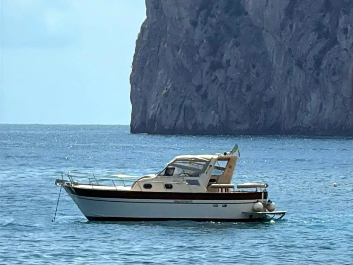 Yacht hire Positano cheap Apreamare 11
